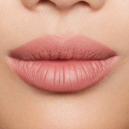 Long-lasting Lip Liner Enriched with Vitamin E.