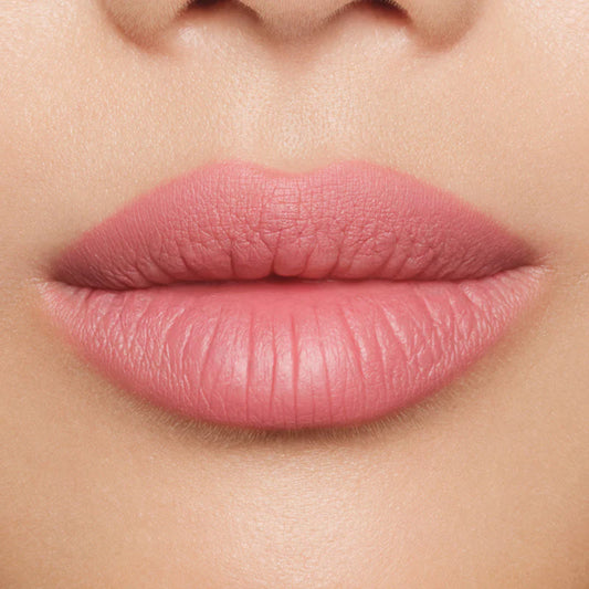 Long-lasting Lip Liner Enriched with Vitamin E.