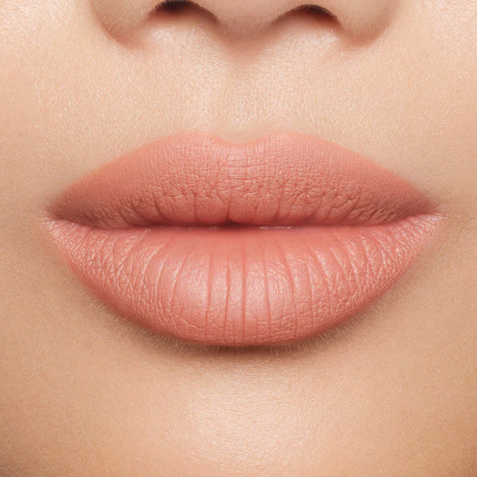 Long-lasting Lip Liner Enriched with Vitamin E.