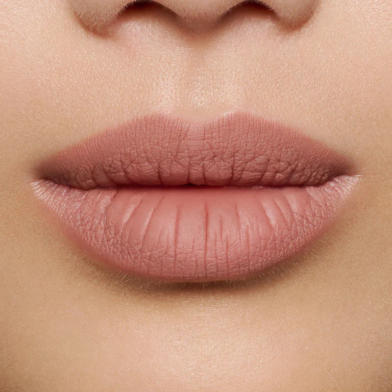 Long-lasting Lip Liner Enriched with Vitamin E.
